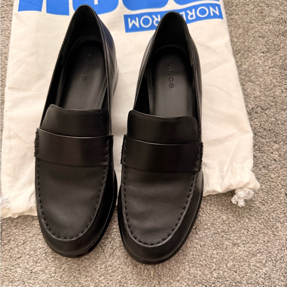 Vince woman’s  Black Leather Loafers